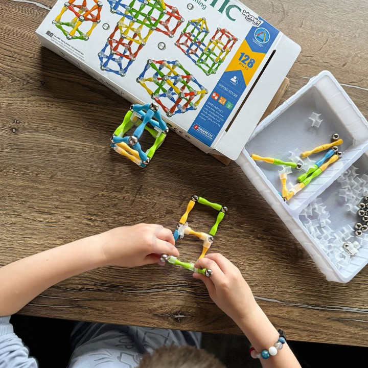 Klocki Magnetyczne 3D 128 el. – Kreatywna Zabawa i Nauka dla Dzieci