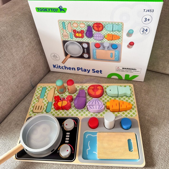 Drewniana Kuchnia 2w1 Sorter z Akcesoriami Kuchnia Dzieci Tooky Toy