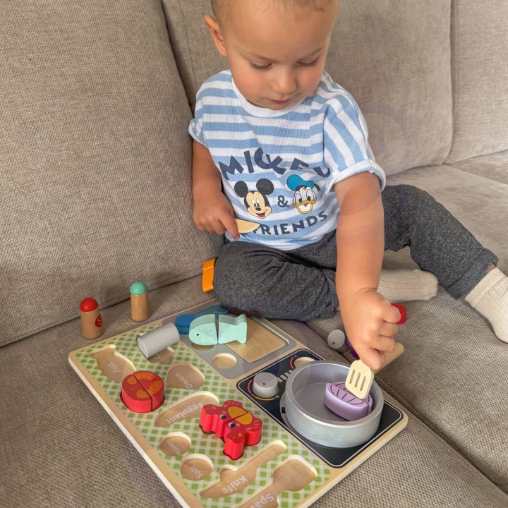 Drewniana Kuchnia 2w1 Sorter z Akcesoriami Kuchnia Dzieci Tooky Toy