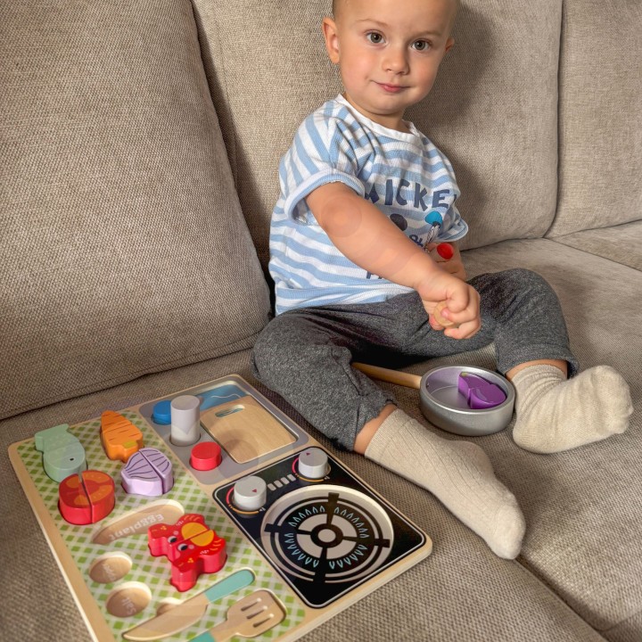 Drewniana Kuchnia 2w1 Sorter z Akcesoriami Kuchnia Dzieci Tooky Toy