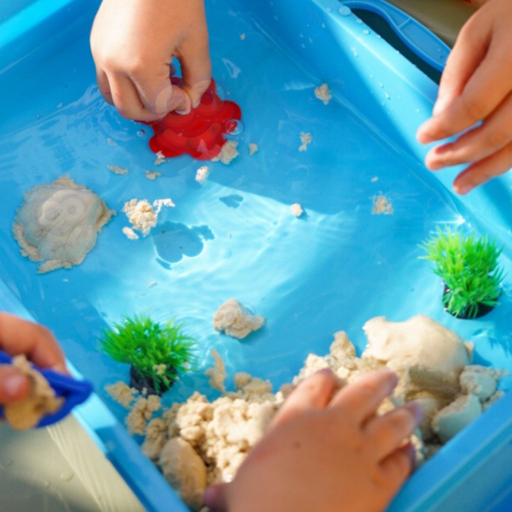 WOOPIE Kinetic Sand for Water - Magic Set in a Suitcase