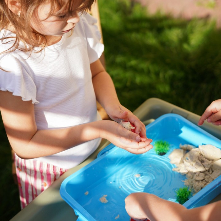 WOOPIE Kinetic Sand for Water - Magic Set in a Suitcase