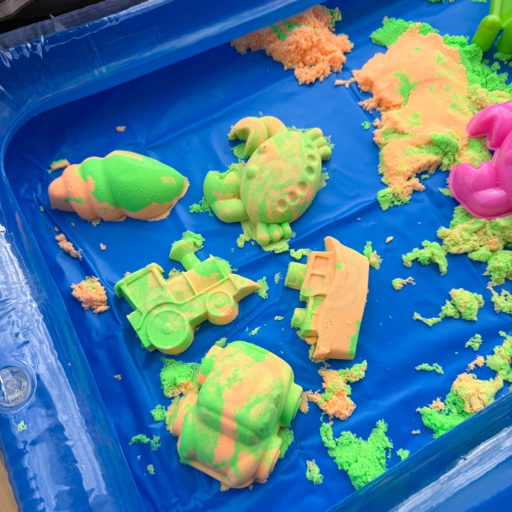 Woopie Sand Spirit Kinetic Sand Set with Pool and Molds
