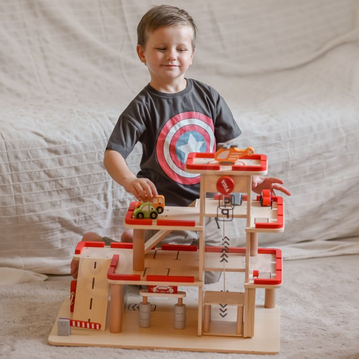 Wooden Parking Garage with Lift VIGA - 4 Cars and a Helicopter