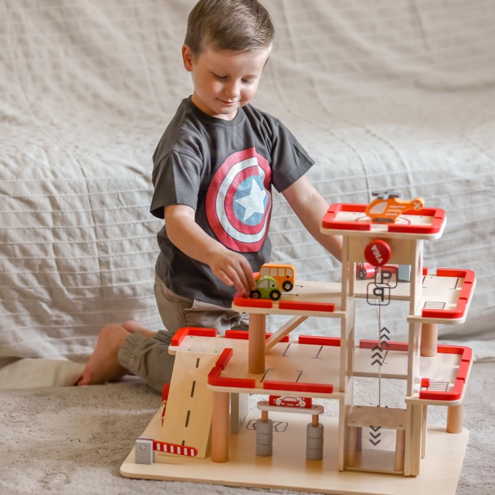 Wooden Parking Garage with Lift VIGA - 4 Cars and a Helicopter