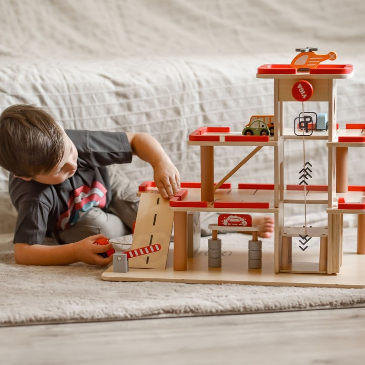 Wooden Parking Garage with Lift VIGA - 4 Cars and a Helicopter