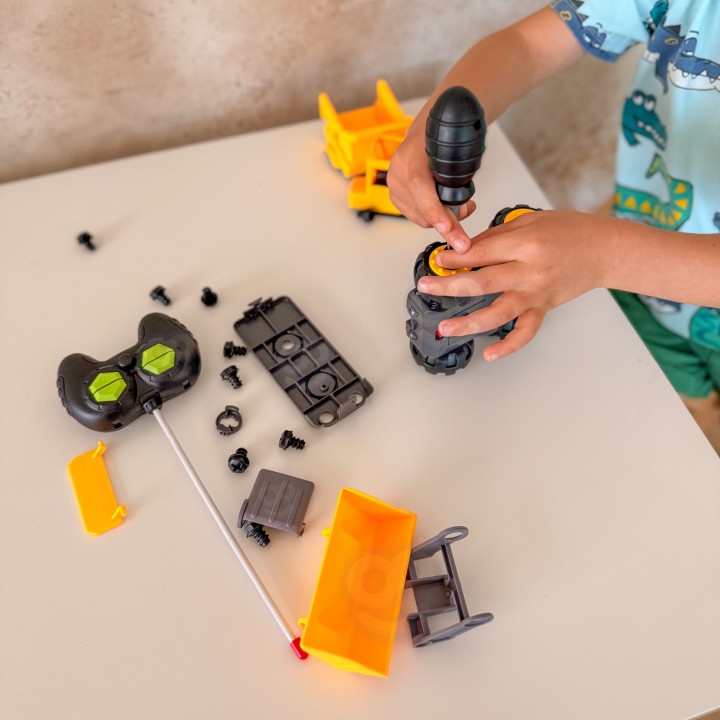 Zdalnie sterowana koparka DIY dla dzieci – nauka i zabawa Woopie