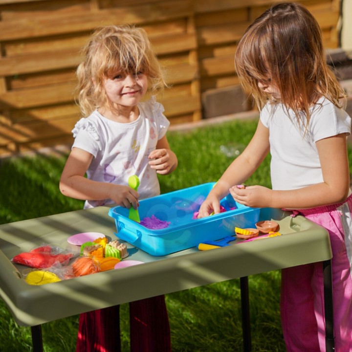 Stolik sensoryczny do piasku i wody Masterkidz – zabawa i rozwój