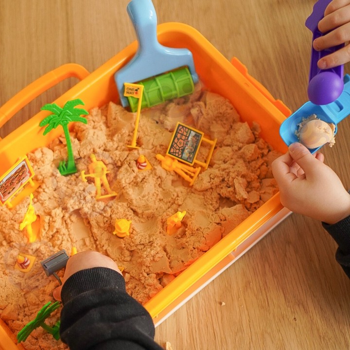 WOOPIE Kinetic Sand 1.5 kg XXL Construction Site Set with Vehicles