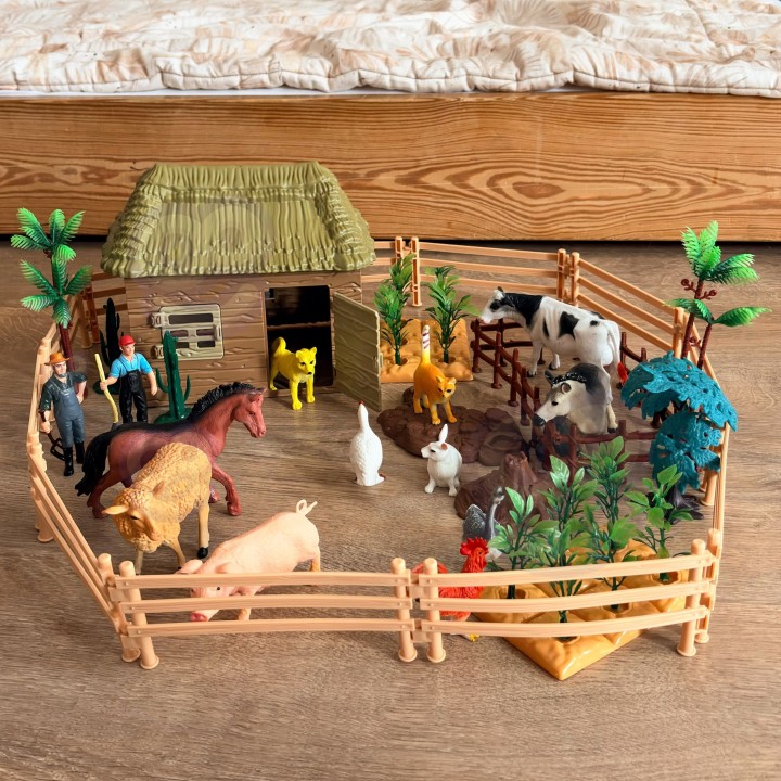 Large Farm with Animals 63 pcs. Figures and Farm 3+