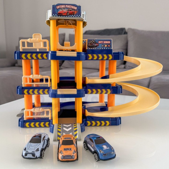 Multi-storey car park - Manual lift and cars
