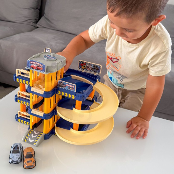 Multi-storey car park - Manual lift and cars