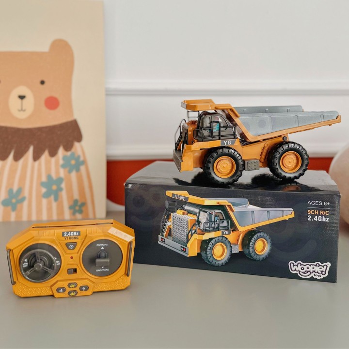 RC Woopie Construction Dump Truck - 9 Channels 2.4 GHz, Metal, Sound