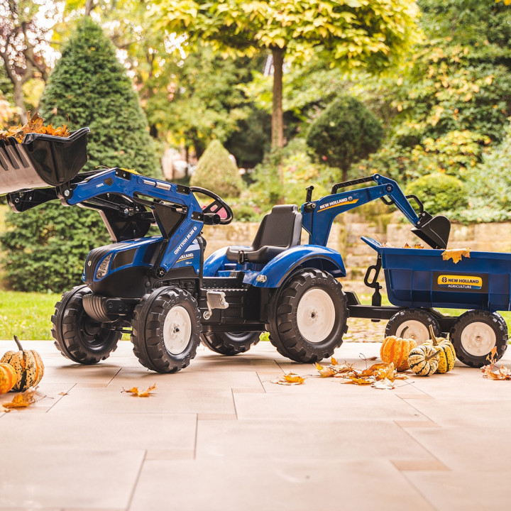 FALK New Holland T8 Pedal Tractor with Backhoe and Trailer 3-7 years