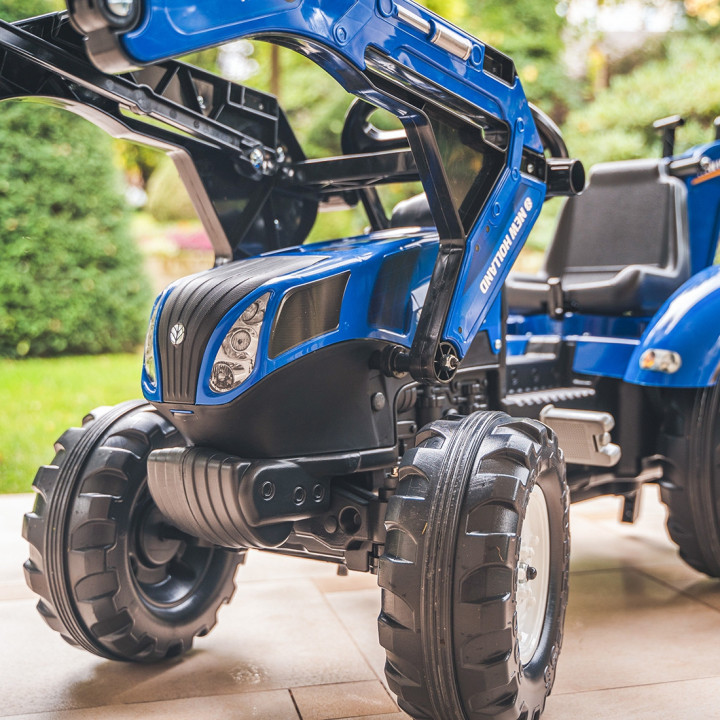 FALK New Holland T8 Pedal Tractor with Backhoe and Trailer 3-7 years
