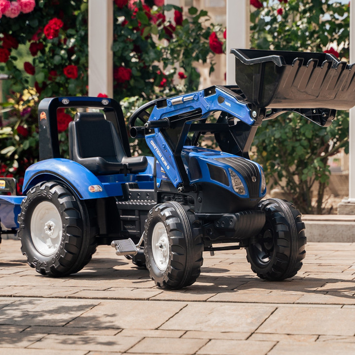 FALK New Holland T8 Pedal Tractor with Bucket and Trailer 3-7 years