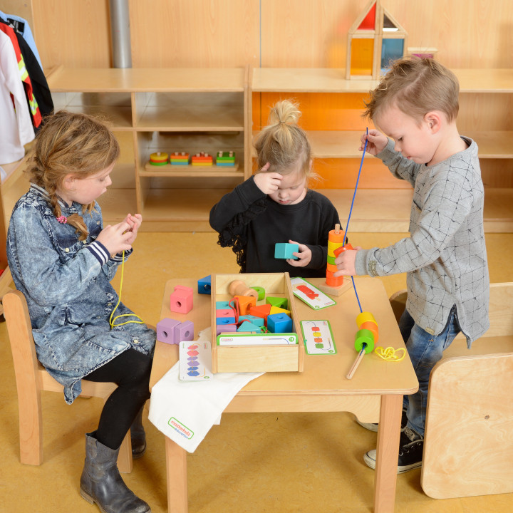 MASTERKIDZ Large Wooden Montessori Lace Threader