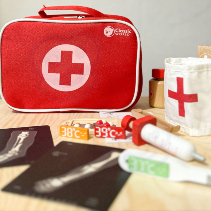 CLASSIC WORLD Wooden Set Little Doctor's Suitcase 19 pcs.