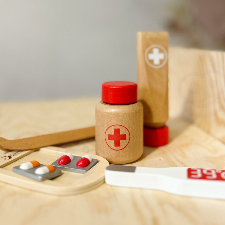 CLASSIC WORLD Wooden Set Little Doctor's Suitcase 19 pcs.