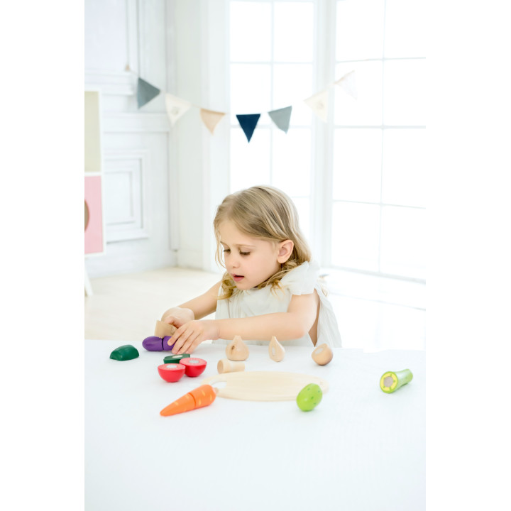 CLASSIC WORLD Wooden Vegetable Cutter Set with Velcro 16 pcs.