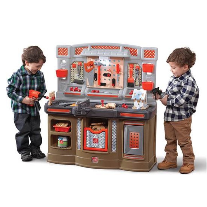 STEP2 Large Workshop for Children DIY Corner Light + 45 Accessories