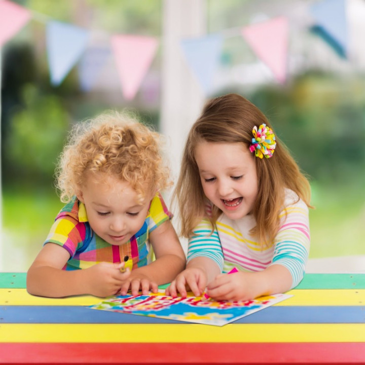 AXI Colorful Table with Umbrella
